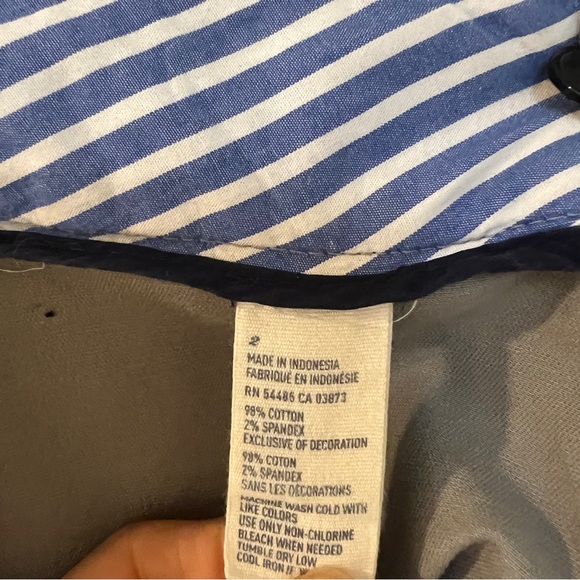 Grey Short Shorts - American Eagle (Size 2 shorts) 🐭 - Picture 5 of 14